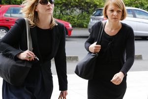 Rachel Lambert, à droite arrive avec son avocate à le cour d’appel de Reims en juin 2016.
