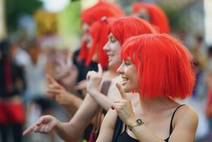 Grande parade d’ouverture des compagnies du festival « off » d’Avignon, en 2015.