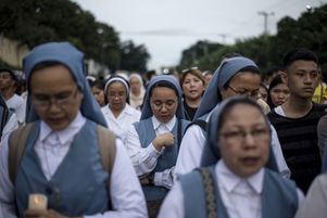 Des nonnes participent à une manifestation contre la politique antidrogue de Rodrigo Duterte, le 5 novembre 2017.