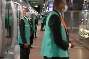 Une brigade de la RATP sur la ligne 14 à Gare de Lyon, le 4 mai 2020. 