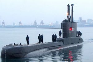 Photo non datée diffusée le 21 avril 2021 par la marine indonésienne du sous-marin KRI Nanggala 402 à la base navale de Surabaya