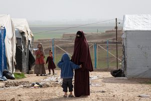 Le ministère des affaires étrangères français a annoncé mardi 24 janvier le rapatriement de 15 femmes et 32 enfants, détenus dans des camps de prisonniers djihadistes du nord-est de la Syrie.