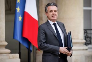 Le ministre de la transition écologique Christophe Béchu doit rencontrer les préfets lundi 27 février pour « planifier » le manque d’eau.