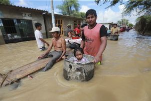 En mars 2018, le nord du Pérou avait été frappé par des inondations, renforcées par le phénomène climatique El Niño. Selon les régions du monde, il peut aussi entraîner des ouragans et des sécheresses.