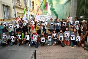 Un rassemblement en juin dernier dans l’Aude, en protestation contre l’annonce de la dissolution du collectif des Soulèvements de la terre. Une décision annulée jeudi 9 novembre par le Conseil d’Etat.