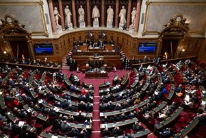 La chambre haute fait un premier pas pour l’inscription de l’IVG dans la Constitution : la commission des Lois du Sénat a décidé mercredi de « ne pas s’opposer » à la réforme gouvernementale malgré des réserves.