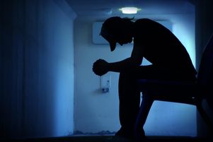 L’addiction est très répandue dans la société et renvoie souvent à un sentiment d’impuissance chez les proches.