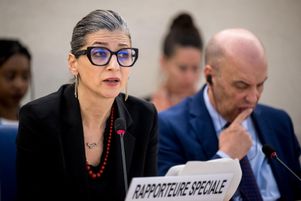 La rapporteure spéciale des Nations Unies pour les Territoires palestiniens Francesca Albanese lors du rendu de son rapport à Genève, mardi 26 mars 2024. 