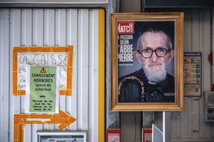 La une de Paris Match le 30 juillet 2024 suite aux révélations des plaintes à l’encontre de l’abbé Pierre.