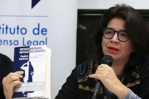 La journaliste péruvienne et ex-membre de Sodalicio, Paola Ugaz, a co-écrit le livre Moitié moines, moitié soldats qui dénonce les abus commis au sein de l’organisation. Ici, Paola Ugaz lors d’une conférence de presse en 2018 à Lima (Pérou).