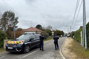 Des gendarmes sécurisent la zone à Méreau, dans le Cher, après l’enlèvement du cofondateur de Ledger, le 23 janvier 2025