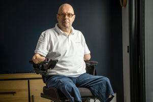 Vingt ans après la loi handicap, Philippe Croizon déplore le manque d’ambition pour les personnes handicapées.