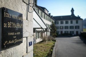 L’établissement Notre-Dame-de-Bétharram. François Bayrou a de nouveau récusé mercredi 12 février les accusations de mensonges à son encontre, concernant sa connaissance supposée d’agressions sexuelles dans l’établissement catholique.
 