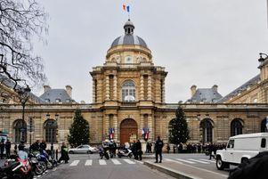 Une proposition de loi de la droite pour interdire le port de signes religieux, et notamment le voile, dans l’ensemble des compétitions sportives a été adoptée par le Sénat mardi 18 février 2025.