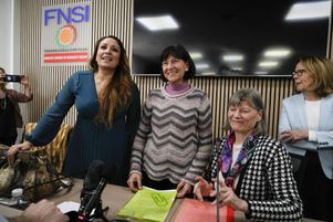 Gloria Branciani (C) est l’une des premières femmes à avoir accusé le révérend Marko Rupnik, autrefois artiste jésuite de renom, d’abus spirituels, psychologiques et sexuels.