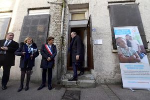Le 23 janvier à Coudekerque-Branche, Éric Dupond-Moretti a remis à l’association Habitat et Humanisme les clés d’une maison ayant appartenu à un marchand de sommeil pour qu’elle la rénove et en fasse des logements pour personnes handicapées.