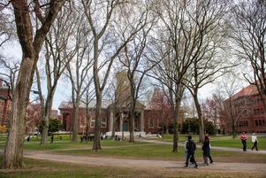 L’université Harvard a poursuivi en justice, vendredi 23 mai 2025, l’administration Trump sur sa récente interdiction d’accueillir des étudiants étrangers.