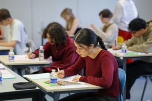 Le baccalauréat 2025 entre dans sa phase écrite ce lundi 16 juin matin avec l’épreuve de philosophie, traditionnelle première étape pour les élèves de terminale.