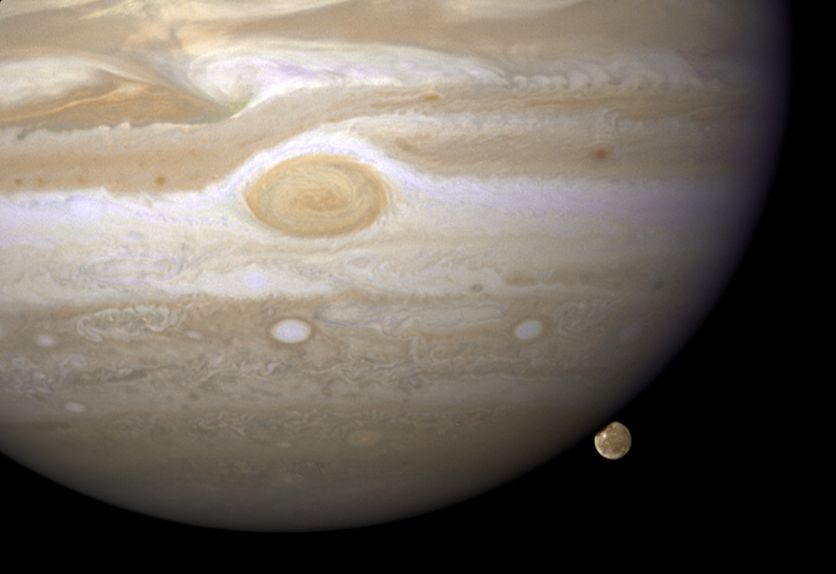Image du télescope Hubble fournie par la Nasa, en décembre 2008, montrant Jupiter et sa lune Ganymède.