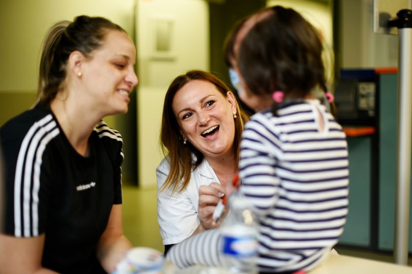 Le docteur Giovanna Paternoster, qui travaille dans le service de neurochirurgie pédiatrique de Necker, a mis les parents de Sofia en lien avec le professeur Canaud (ici, le 20 septembre 2023).